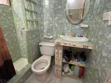Casa Independiente de 3 habitaciones en venta en Alamar Este, Habana del Este, La Habana