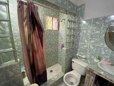 Casa Independiente de 3 habitaciones en venta en Alamar Este, Habana del Este, La Habana