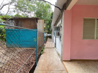 Casa Independiente de 3 habitaciones en venta en Alamar Este, Habana del Este, La Habana