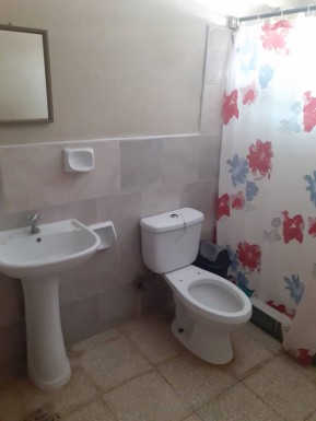 Casa Independiente de 4 habitaciones en venta en Las Guásimas, Arroyo Naranjo, La Habana