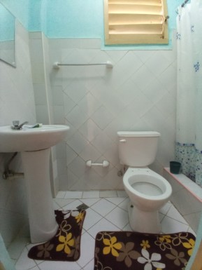 Casa Independiente de 5 habitaciones en venta en Balcón Arimao, La Lisa, La Habana