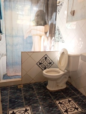 Casa Independiente de 3 habitaciones en venta en Guanabo, Habana del Este, La Habana