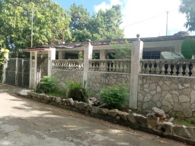 Casa Independiente de 3 habitaciones en venta en Guanabo, Habana del Este, La Habana