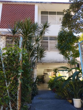 Casa Independiente de 6 habitaciones en venta en Nuevo Vedado, Plaza de la Revolución, La Habana