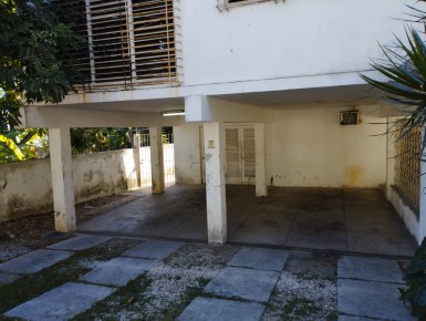 Casa Independiente de 6 habitaciones en venta en Nuevo Vedado, Plaza de la Revolución, La Habana