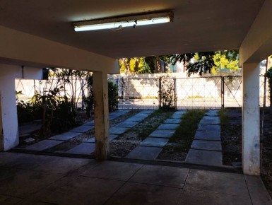 Casa Independiente de 6 habitaciones en venta en Nuevo Vedado, Plaza de la Revolución, La Habana