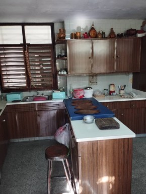 Casa Independiente de 6 habitaciones en venta en Nuevo Vedado, Plaza de la Revolución, La Habana