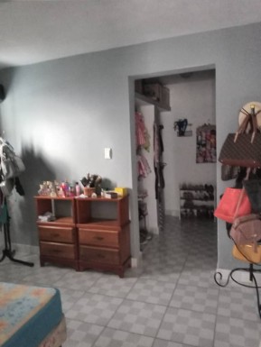 Casa Independiente de 6 habitaciones en venta en Antonio Guiteras, Habana del Este, La Habana