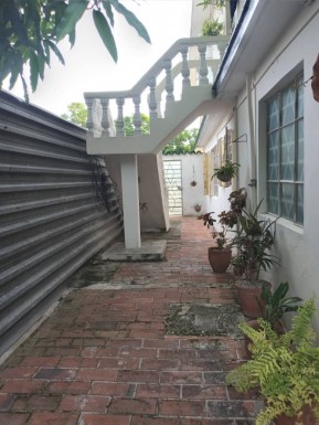 Casa Independiente de 6 habitaciones en venta en Antonio Guiteras, Habana del Este, La Habana
