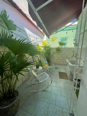 Casa Independiente de 2 habitaciones en permuta en Almendares, Playa, La Habana