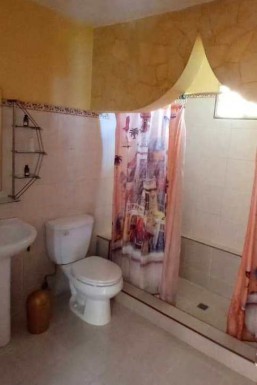 Casa Independiente de 3 habitaciones en venta en Antonio Guiteras, Habana del Este, La Habana