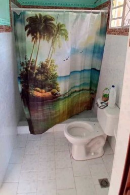 Casa Independiente de 3 habitaciones en venta en Antonio Guiteras, Habana del Este, La Habana