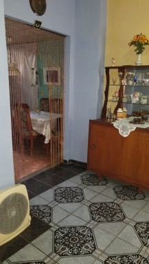 Casa Colonial de 5 habitaciones en venta en Dragones, Centro Habana, La Habana