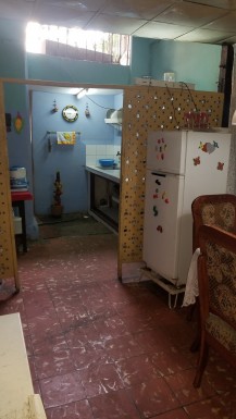Casa Colonial de 5 habitaciones en venta en Dragones, Centro Habana, La Habana