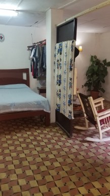 Casa Colonial de 5 habitaciones en venta en Dragones, Centro Habana, La Habana