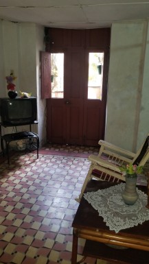 Casa Colonial de 5 habitaciones en venta en Dragones, Centro Habana, La Habana