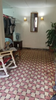 Casa Colonial de 5 habitaciones en venta en Dragones, Centro Habana, La Habana