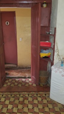 Casa Colonial de 5 habitaciones en venta en Dragones, Centro Habana, La Habana