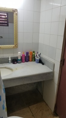 Casa Colonial de 5 habitaciones en venta en Dragones, Centro Habana, La Habana
