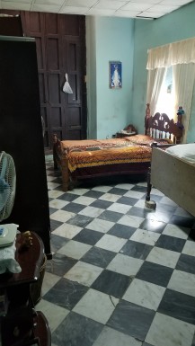Casa Colonial de 5 habitaciones en venta en Dragones, Centro Habana, La Habana