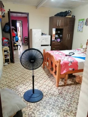 Casa Colonial de 3 habitaciones en venta en San Leopoldo, Centro Habana, La Habana