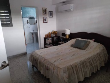 Biplanta de 5 habitaciones en venta en Nuevo Vedado, Plaza de la Revolución, La Habana