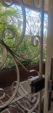Biplanta de 4 habitaciones en venta en Zamora, Marianao, La Habana