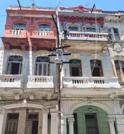Apartment with 4 bedrooms for sale in Jesús María, Habana Vieja, La Habana - Thumbnail 1