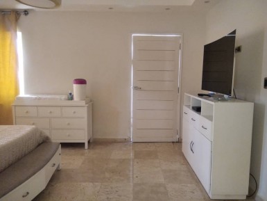 Casa Independiente de 3 habitaciones en venta en Nuevo Vedado, Plaza de la Revolución, La Habana