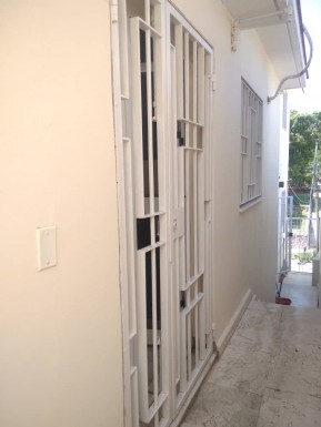 Casa Independiente de 3 habitaciones en venta en Nuevo Vedado, Plaza de la Revolución, La Habana