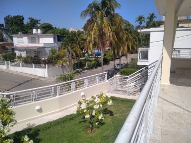 Casa Independiente de 3 habitaciones en venta en Nuevo Vedado, Plaza de la Revolución, La Habana