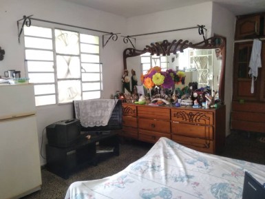 Casa Independiente de 5 habitaciones en venta en Los Quemados, Marianao, La Habana