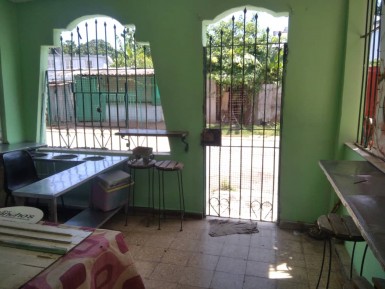 Casa Independiente de 5 habitaciones en venta en Los Quemados, Marianao, La Habana