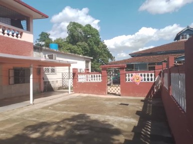 Casa de 5 habitaciones en venta en Las Guásimas, Arroyo Naranjo, La Habana