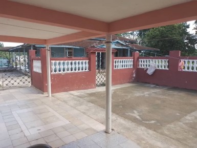 Casa de 5 habitaciones en venta en Las Guásimas, Arroyo Naranjo, La Habana