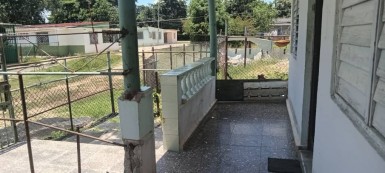 Casa de 2 habitaciones en venta en Cuatro Caminos, Cotorro, La Habana