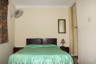 Casa Colonial de 3 habitaciones en venta en Centro Habana, La Habana