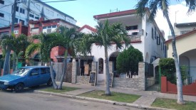Casa Independiente de 5 habitaciones en venta en Ampliación Almendares, Playa, La Habana - Miniatura 1