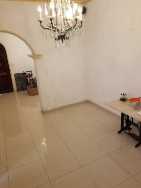 Casa Independiente de 5 habitaciones en venta en Ampliación Almendares, Playa, La Habana