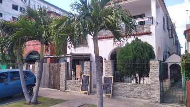 Casa Independiente de 5 habitaciones en venta en Ampliación Almendares, Playa, La Habana