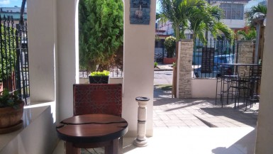 Casa Independiente de 5 habitaciones en venta en Ampliación Almendares, Playa, La Habana