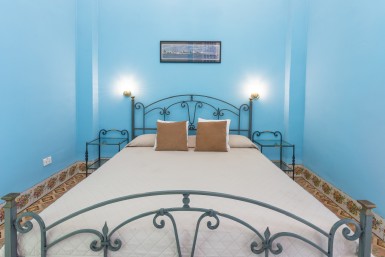 Colonial with 4 bedrooms for sale in San Lázaro, Centro Habana, La Habana