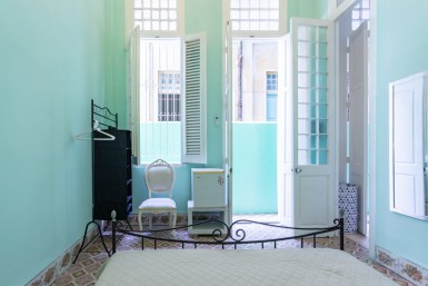 Colonial with 4 bedrooms for sale in San Lázaro, Centro Habana, La Habana