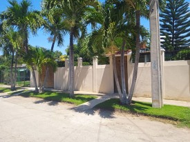 Casa Independiente de 4 habitaciones en venta en Santa Fe, Playa, La Habana - Miniatura 1