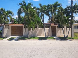 Casa Independiente de 4 habitaciones en venta en Santa Fe, Playa, La Habana - Miniatura 2