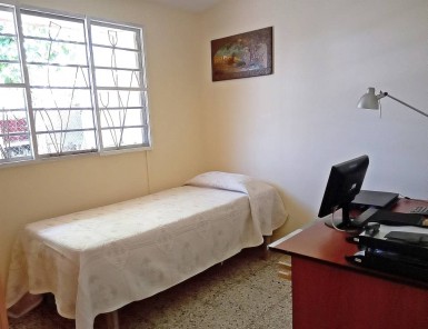 Casa Independiente de 4 habitaciones en venta en Santa Fe, Playa, La Habana