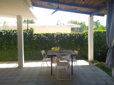 Casa Independiente de 4 habitaciones en venta en Santa Fe, Playa, La Habana