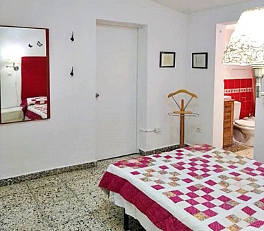 Casa Independiente de 4 habitaciones en venta en Santa Fe, Playa, La Habana