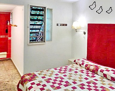Casa Independiente de 4 habitaciones en venta en Santa Fe, Playa, La Habana