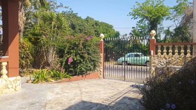 Casa Independiente de 4 habitaciones en venta en Bacuranao, Guanabacoa, La Habana